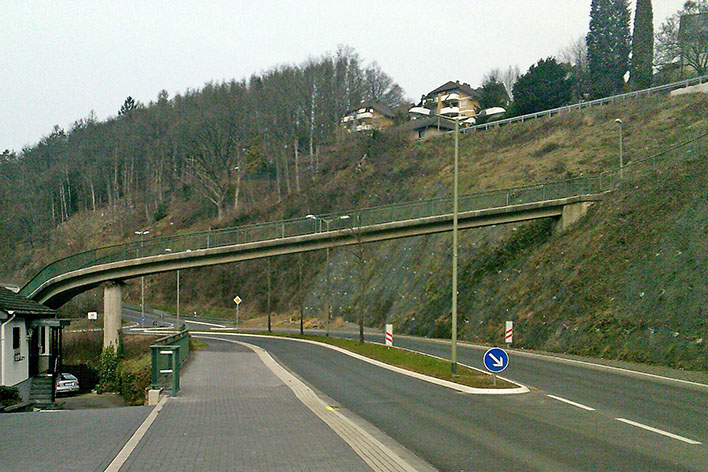 Die Fugngerbrcke ber die L 336 in Bielstein muss ab dem 22. Mai gesperrt bleiben. Foto: Stadt Wiehl